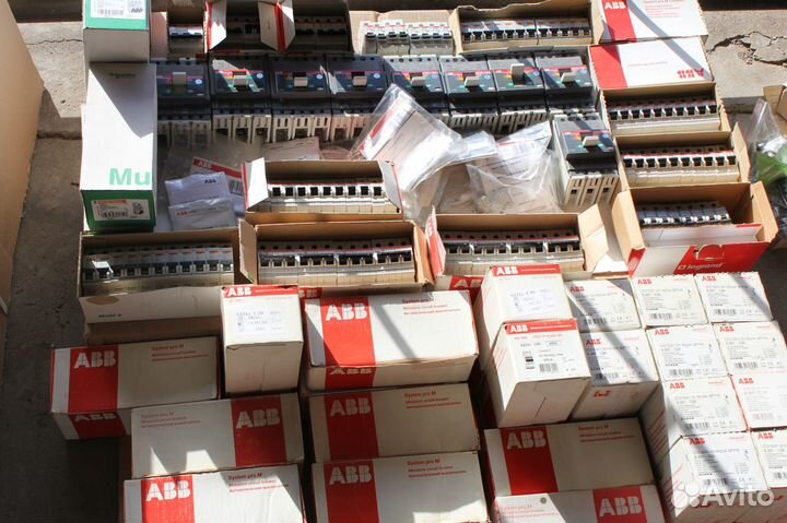 ABB, Merlin Gerin, Siemens в ассортименте