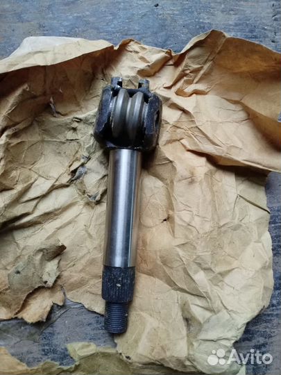 Вал сошки рулевого редуктора Ваз 2101-07 с роликом
