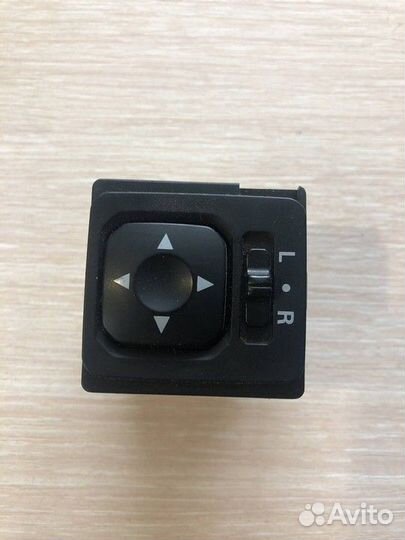 Переключатель регулировки зеркала