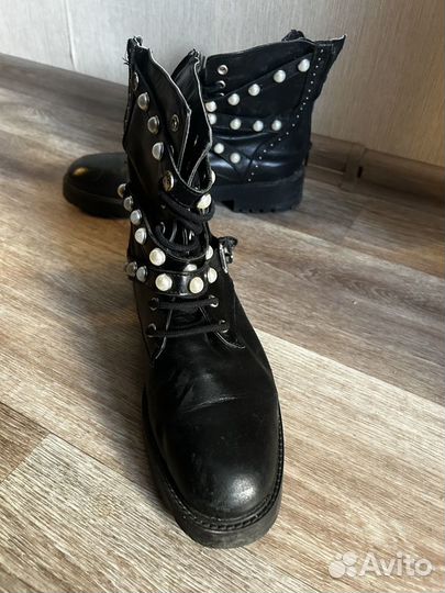 Ботинки женские на шнуровке zara