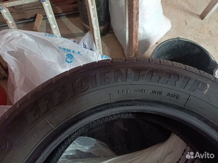 Goodyear EfficientGrip 215/60 R17 96H