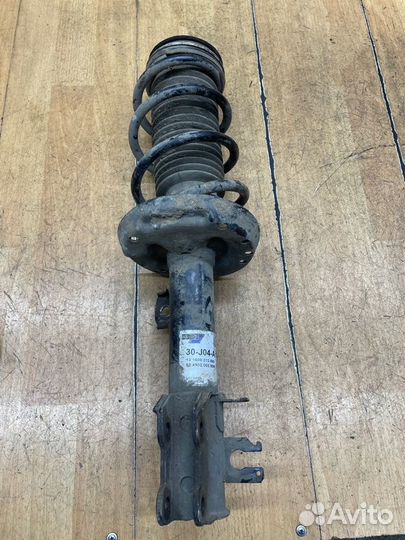 Стойка подвески передняя правая Opel Corsa D