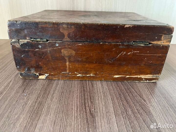 Шкатулка большая с ключом.Антикварная
