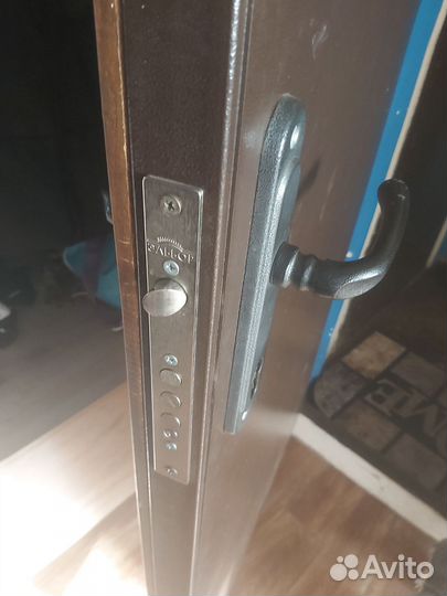 Металлическая дверь б/у