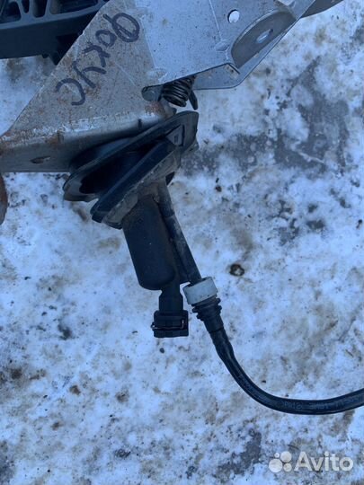 Педаль сцепления с цилиндром Ford focus 2 дорест