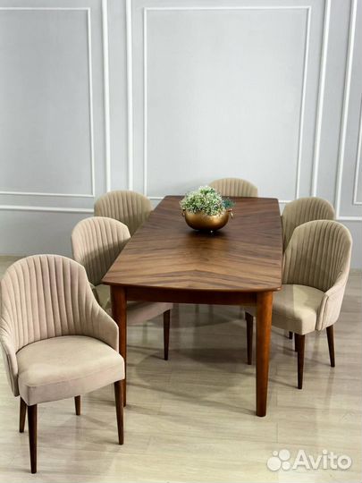 Кухонный стол и стулья новые