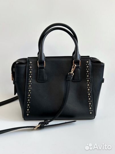 Сумка женская черная с золотыми клепками
