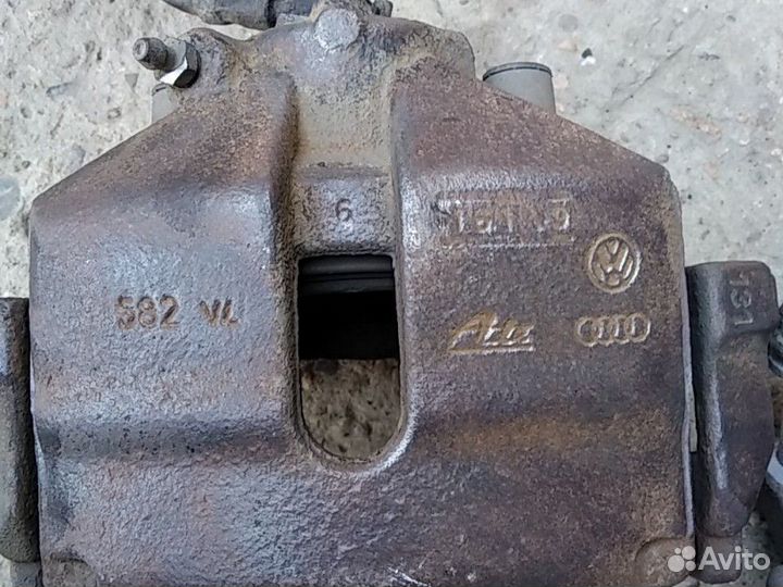 Суппорт передний правый на VW Passat B6