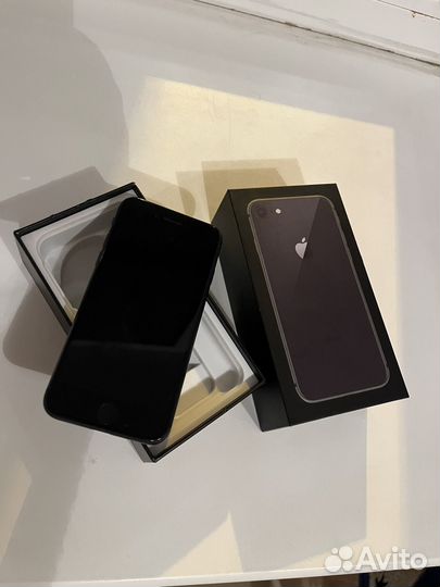 iPhone 8, 64 ГБ
