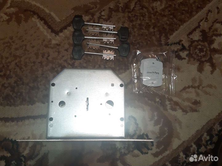 Замок дверной