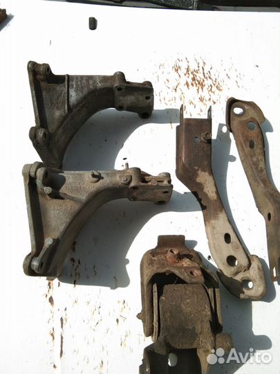 Кронштейны двигателя VW Volkswagen jetta 2, Golf 2