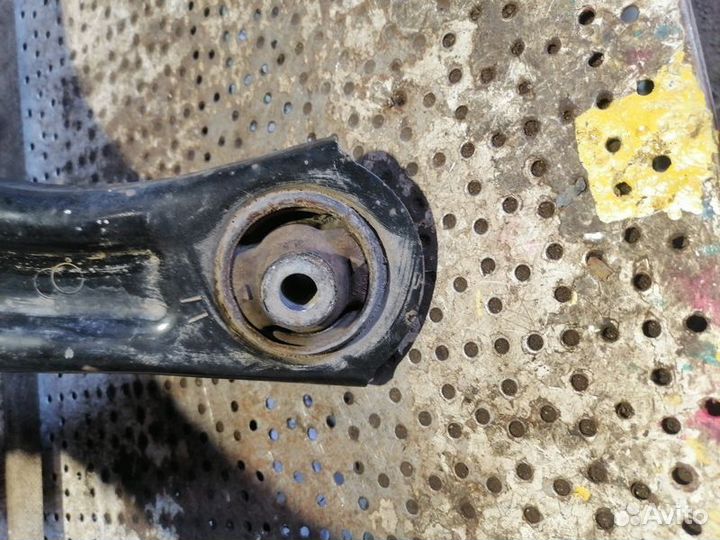 Рычаг передний правый Skoda Yeti