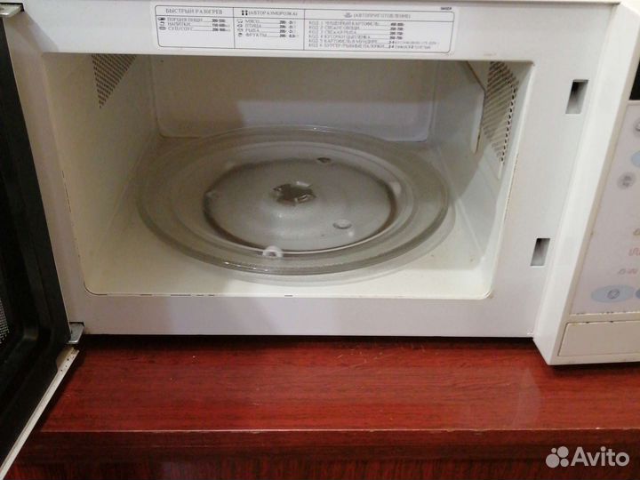 Микроволновая печь Samsung с грилем. 