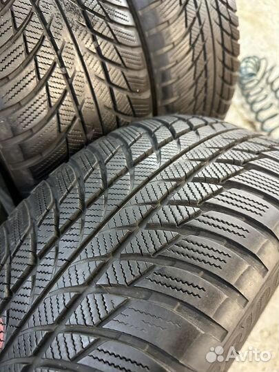 Bridgestone Blizzak LM-001 225/50 R17