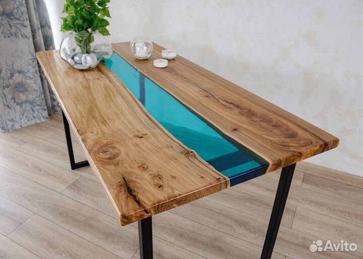 Стол «Река» из слэба карагача и эпоксидной смолы