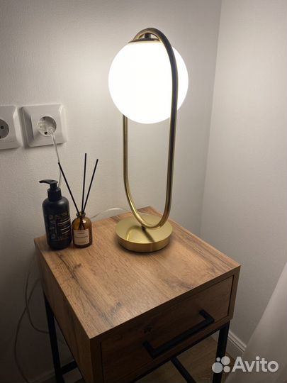 Лампа настольная прикроватная