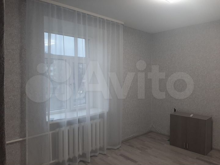 Комната 28 м² в 4-к., 3/4 эт.