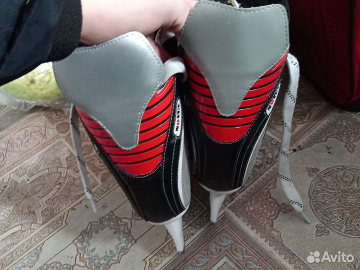 Коньки хоккейные