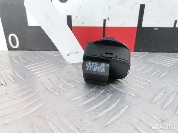 Кнопка (выключатель) Skoda Rapid 2015