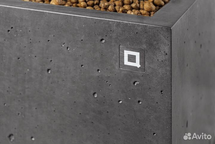 Горшок из бетона «Flying cube»