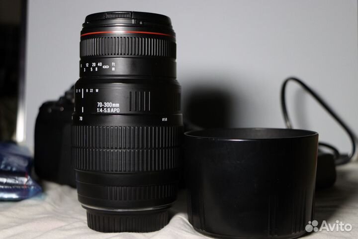 Комплект Зеркальный фотоаппарат canon eos 2000d