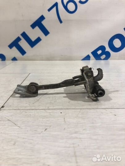 Ограничитель двери перед прав renault logan 2 1.6