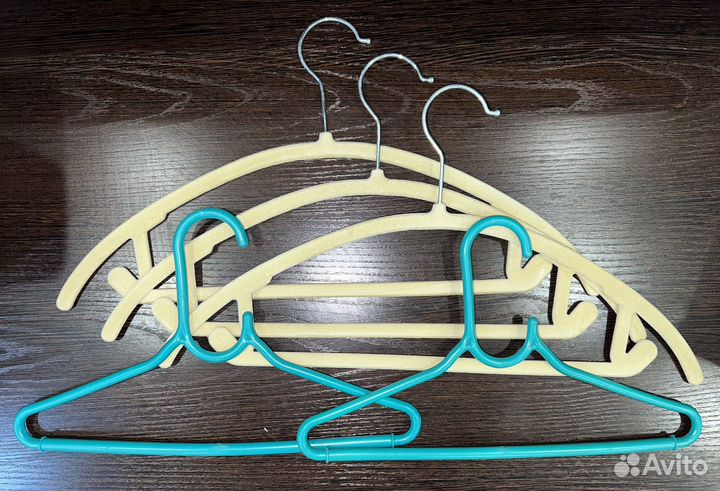 Вешалки плечики отдам бесплатно