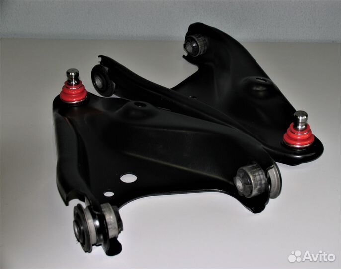 Рычаг передней подвески правый в сборе Renault