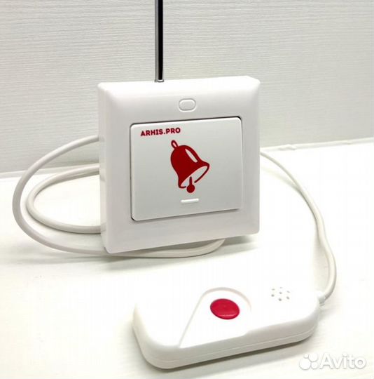 Кнопка вызова персонала с выносной кнопкой в руку