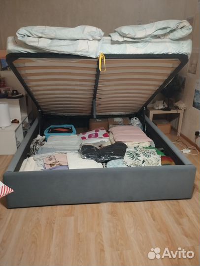 Кровать двухспальная 160х200 с матрасом