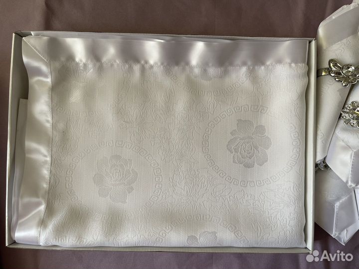 Новый набор скатерь и салфетки