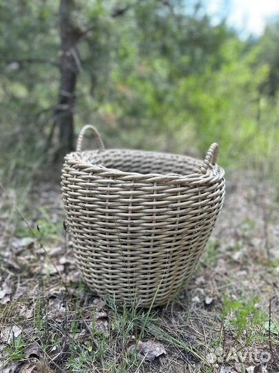Кашпо из искусственного ротанга