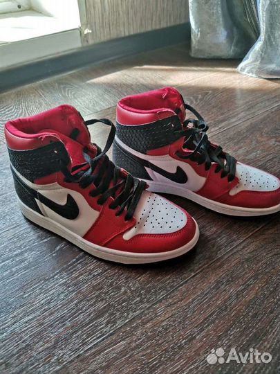 Кроссовки Nike подростковые