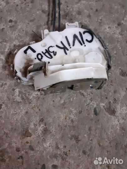 Замок двери задний Honda Civic 4D 1.8