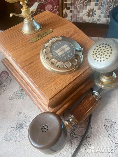 Телефон Ретро