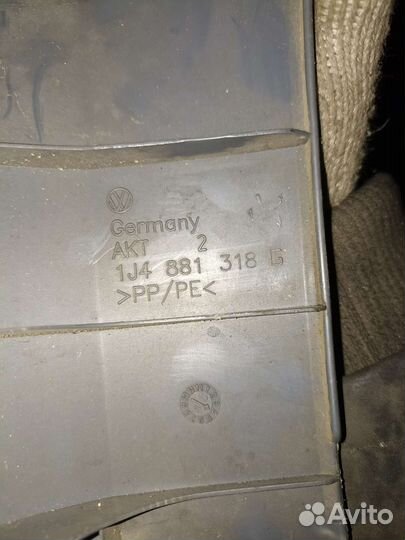 Крышка петли сиденья Skoda Octavia tour