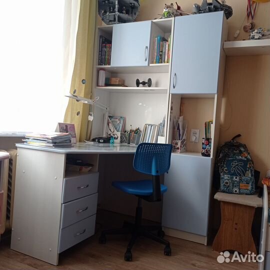 Мебель для детской (стол, шкаф, кровать)