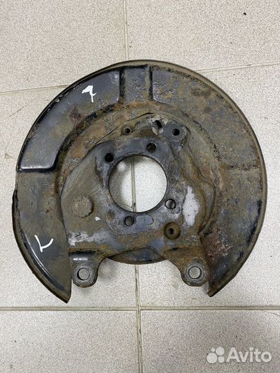 Щит опорный задний левый Nissan Tiida C11