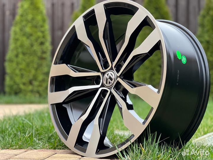 Новые диски на Volkswagen Touareg R21