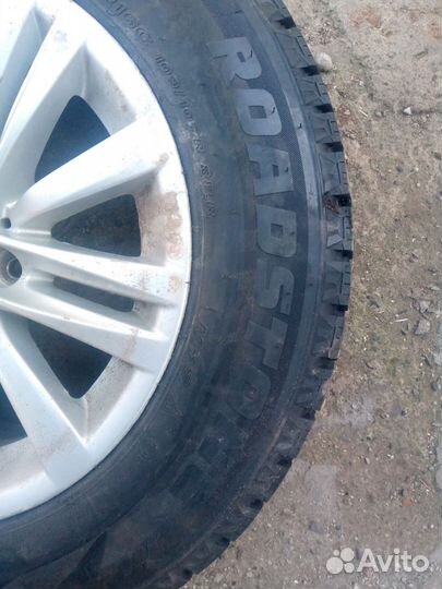 Roadstone Winguard WinSpike 215/65 R16