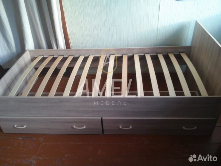 Кровать с ящиками
