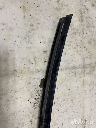 Уплотнительная резинка заднего стекла Lancer 9