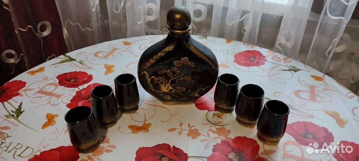 Графин и бокалы для вина