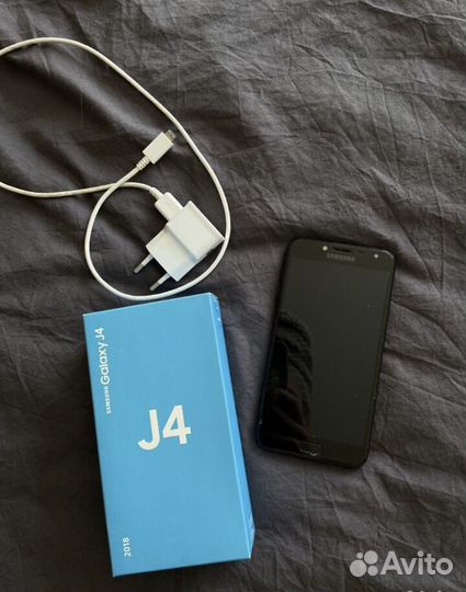 Телефон Samsung j4
