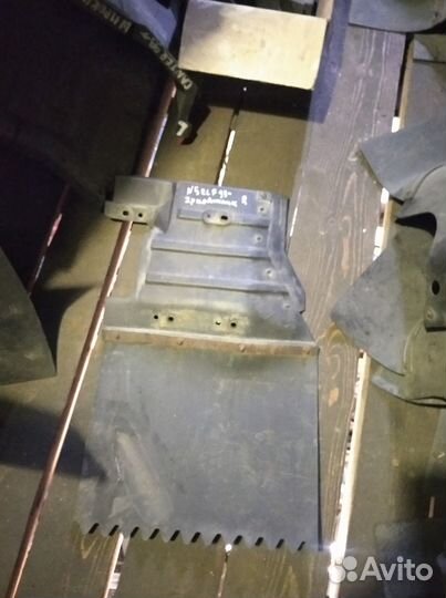 Подкрылки R/L Комплект Isuzu ELF 2х-кабинник 93