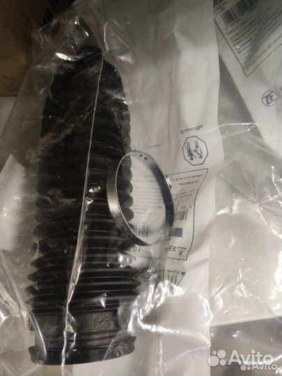 30249.01 Пыльник р/тяги лев.+пр.S60/80.V70. XC70