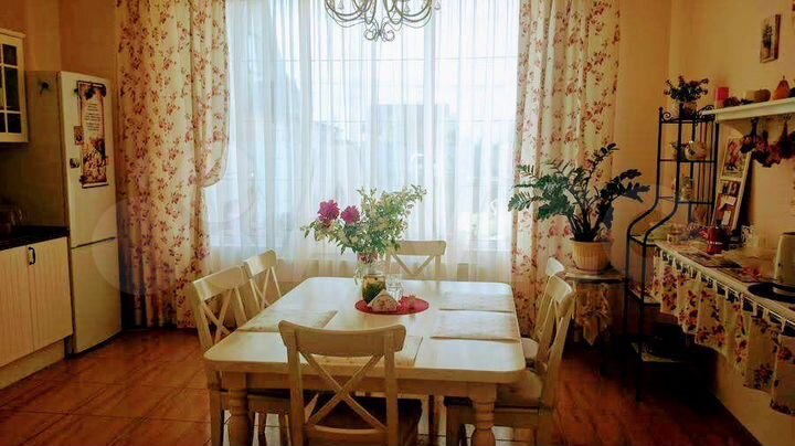 Дом 170 м² на участке 6 сот.