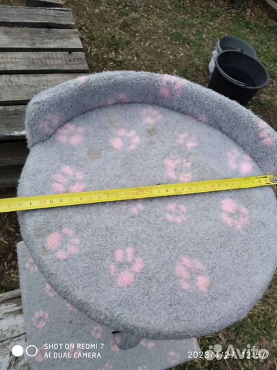 Лежанка для кошек с когтеточкой