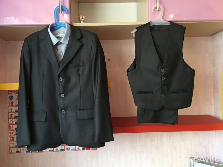 Школьный костюм тройка+рубаха+доп.брюки на 10 лет