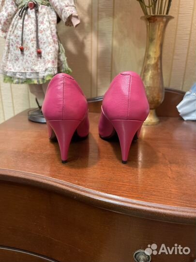 Туфли ярко-розовые